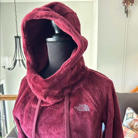 The North Face Women's Burgundy Fleece Hoodie - Picture 2 of 3